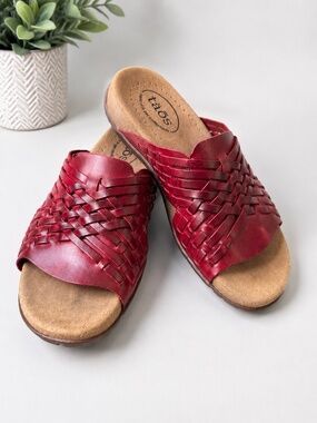 Taos Guru Red Woven Leather Slide Sandals Women’s Size 8 Comfort Footbed